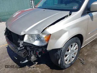 2013 Chrysler Town & Country Touring with VIN 2C4RC1BG2DR605857, listed as a IAAI auction lot 42001954 with 158,445 mi miles. Bid and sale history available at carsss.com. Image 17.