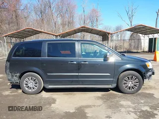 2016 Chrysler Town & Country Limited Platinum with VIN 2C4RC1GG8GR215892, listed as a IAAI auction lot 41779400 with 156,678 mi miles. Bid and sale history available at carsss.com. Image 13.