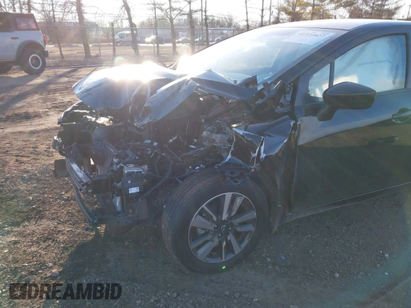 2024 Nissan Versa SV z VIN 3N1CN8EV7RL866542, wystawiony jako IAAI lot #41331827 z przebiegiem 907 mil mil oraz . Historia ofert i sprzedaży dostępna na DreamBid. Obrazek 6.