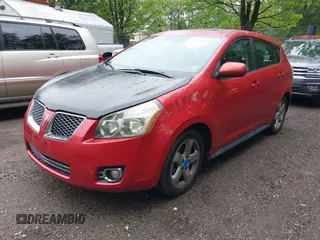 2009 Pontiac Vibe 1SB z VIN 5Y2SP67049Z400472, wystawiony jako IAAI lot #42255915 z przebiegiem 202 169 mil mil oraz . Historia ofert i sprzedaży dostępna na DreamBid. Obrazek 2.