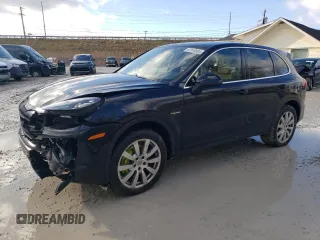 2016 Porsche Cayenne S E-Hybrid z VIN WP1AE2A29GLA17128, wystawiony jako Copart lot #87010884 z przebiegiem 130 895 mil mil oraz Szkoda całkowita • Salvage title. Historia ofert i sprzedaży dostępna na DreamBid. Obrazek 1.