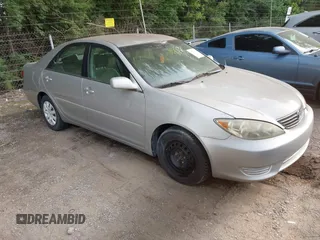 2005 Toyota Camry STD z VIN 4T1BE32K05U066635, wystawiony jako IAAI lot #42506401 z przebiegiem 206 765 mil mil oraz . Historia ofert i sprzedaży dostępna na DreamBid. Obrazek 1.