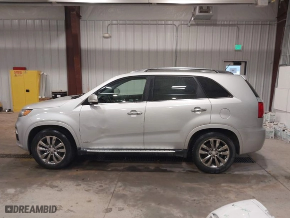 2013 Kia Sorento SX with VIN 5XYKWDA24DG380944, listed as a IAAI auction lot 42058174 with 261,860 mi miles. Bid and sale history available at carsss.com. Image 14.