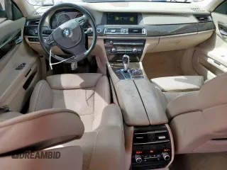 2009 BMW 7 Series 750Li z VIN WBAKB83569CY57456, wystawiony jako Copart lot #56789415 z przebiegiem 103 139 mil mil oraz Czysty tytuł • Clean title. Historia ofert i sprzedaży dostępna na DreamBid. Obrazek 8.