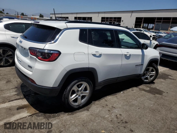 2023 Jeep Compass Latitude z VIN 3C4NJDBN3PT553371, wystawiony jako Copart lot #61468985 z przebiegiem 46 965 mil mil oraz Czysty tytuł • Clean title. Historia ofert i sprzedaży dostępna na DreamBid. Obrazek 3.