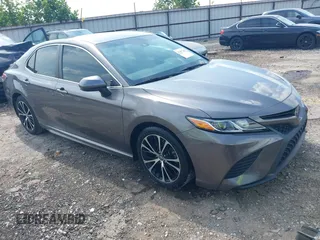 2018 Toyota Camry LE z VIN 4T1B11HK5JU614002, wystawiony jako IAAI lot #42397369 z przebiegiem 72 363 mil mil oraz . Historia ofert i sprzedaży dostępna na DreamBid. Obrazek 1.