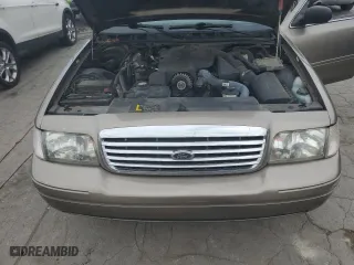 2005 Ford Crown Victoria LX with VIN 2FAFP74W95X147431, listed as a Copart auction lot 73487374 with 203,107 mi miles and Non Repairable. Bid and sale history available at carsss.com. Image 11.