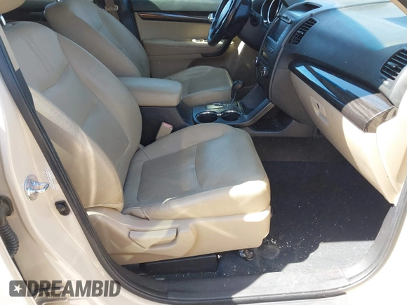 2011 Kia Sorento EX with VIN 5XYKU4A27BG075490, listed as a IAAI auction lot 41853265 with 221,119 mi miles. Bid and sale history available at carsss.com. Image 5.