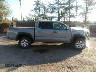 2020 Toyota Tacoma SR5 z VIN 3TMCZ5AN6LM330074, wystawiony jako IAAI lot #41982461 z przebiegiem 43 756 mil mil oraz . Historia ofert i sprzedaży dostępna na DreamBid. Obrazek 14.