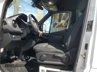 2020 Freightliner Sprinter z VIN W2Y8ED3Y8LP308878, wystawiony jako Copart lot #72096614 z przebiegiem 85 718 mil mil oraz Tytuł czysty. Historia ofert i sprzedaży dostępna na DreamBid. Obrazek 7.