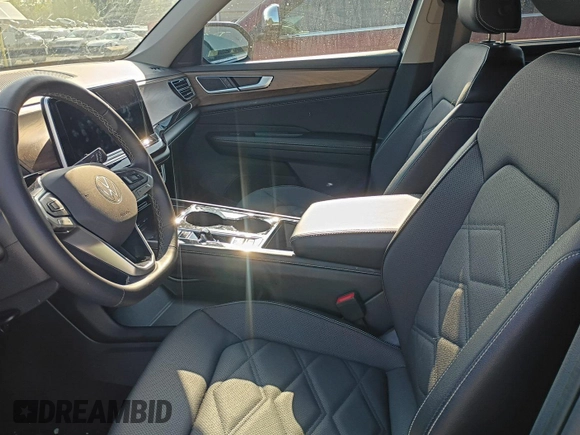 2024 Volkswagen Atlas SE with VIN 1V2HR2CAXRC558117, listed as a IAAI auction lot 42806737 with 23,571 mi miles and . Bid and sale history available at DreamBid. Image 14.