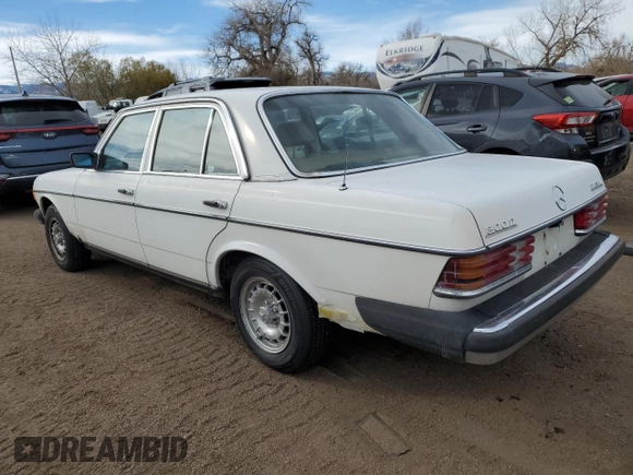 1980 Mercedes-Benz 300 with VIN 12313012165283, listed as a Copart auction lot 81507514 with 121,465 mi miles and Clean Title. Bid and sale history available at DreamBid. Image 2.