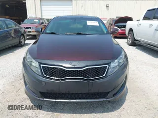 2011 Kia Optima EX z VIN KNAGN4A77B5054305, wystawiony jako IAAI lot #42387864 z przebiegiem 147 229 mil mil oraz . Historia ofert i sprzedaży dostępna na DreamBid. Obrazek 6.