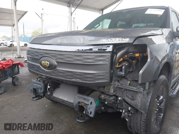 2022 Ford F-150 Lightning Pro z VIN 1FTVW1EL8NWG14070, wystawiony jako IAAI lot #41776980 z przebiegiem 14 812 mil mil oraz . Historia ofert i sprzedaży dostępna na DreamBid. Obrazek 6.