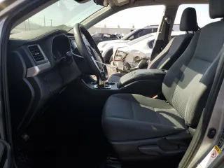 2019 Toyota Highlander LE with VIN 5TDZZRFH6KS350151, listed as a Copart auction lot 60683445 with 57,853 mi miles and Salvage title. Bid and sale history available at DreamBid. Image 7.