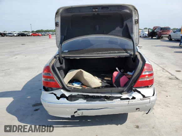 2004 Mercedes-Benz E-Class 5.0L with VIN WDBUF70J84A492244, listed as a Copart auction lot 61143664 with 165,750 mi miles and Salvage Title. Bid and sale history available at carsss.com. Image 6.
