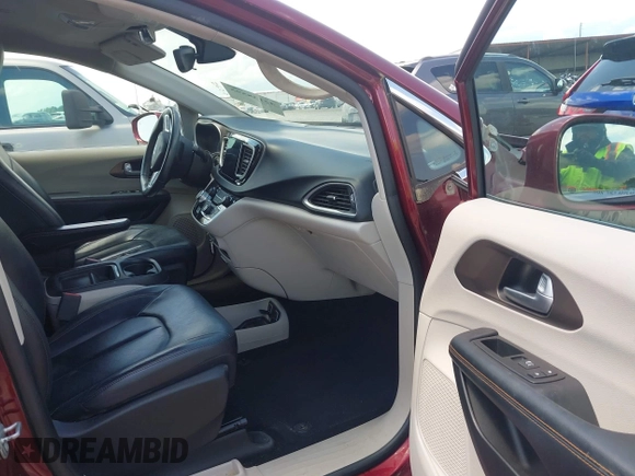 2017 Chrysler Pacifica Touring L with VIN 2C4RC1BG0HR591124, listed as a IAAI auction lot 42138595 with 113,071 mi miles and . Bid and sale history available at DreamBid. Image 5.
