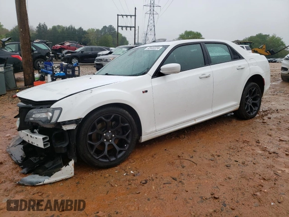 2020 Chrysler 300 S z VIN 2C3CCABT6LH249960, wystawiony jako Copart lot #49432224 z przebiegiem 65 453 mil mil oraz Szkody całkowita. Historia ofert i sprzedaży dostępna na DreamBid. Obrazek 1.