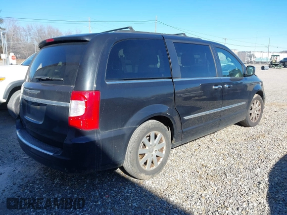 2011 Chrysler Town & Country Touring L z VIN 2A4RR8DG7BR616820, wystawiony jako IAAI lot #41601132 z przebiegiem Nie podano mil oraz . Historia ofert i sprzedaży dostępna na DreamBid. Obrazek 4.