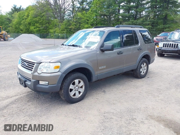 2006 Ford Explorer XLT z VIN 1FMEU73E96UA31318, wystawiony jako IAAI lot #42230310 z przebiegiem 134 071 mil mil oraz . Historia ofert i sprzedaży dostępna na DreamBid. Obrazek 2.