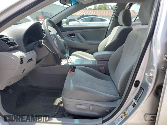 2011 Toyota Camry LE z VIN 4T4BF3EK0BR092145, wystawiony jako Copart lot #58713825 z przebiegiem 133 324 mil mil oraz Szkoda całkowita • Salvage title. Historia ofert i sprzedaży dostępna na DreamBid. Obrazek 7.