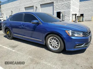 2017 Volkswagen Passat S z VIN 1VWAT7A38HC013566, wystawiony jako Copart lot #52431305 z przebiegiem 111 598 mil mil oraz Szkoda całkowita • Salvage title. Historia ofert i sprzedaży dostępna na DreamBid. Obrazek 4.