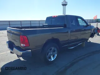 2012 Ram 1500 Lone Star z VIN 1C6RD7GT0CS191522, wystawiony jako IAAI lot #42034061 z przebiegiem 288 828 mil mil oraz . Historia ofert i sprzedaży dostępna na DreamBid. Obrazek 4.