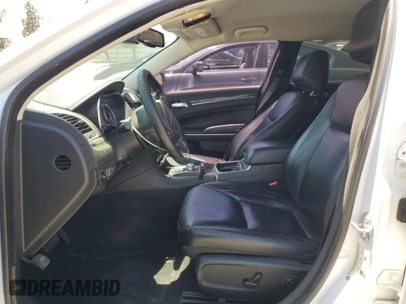 2019 Chrysler 300 Touring z VIN 2C3CCAAG6KH590956, wystawiony jako Copart lot #64140745 z przebiegiem 85 145 mil mil oraz Szkoda całkowita • Salvage title. Historia ofert i sprzedaży dostępna na DreamBid. Obrazek 7.