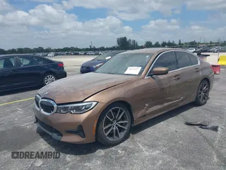 2020 BMW 3 Series 330i z VIN WBA5R1C05LFH82648, wystawiony jako IAAI lot #42112217 z przebiegiem 99 087 mil mil oraz . Historia ofert i sprzedaży dostępna na DreamBid. Obrazek 2.