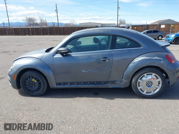 2018 Volkswagen Beetle SE with VIN 3VWJD7AT2JM710412, listed as a IAAI auction lot 41868455 with 1 mi miles. Bid and sale history available at carsss.com. Image 15.