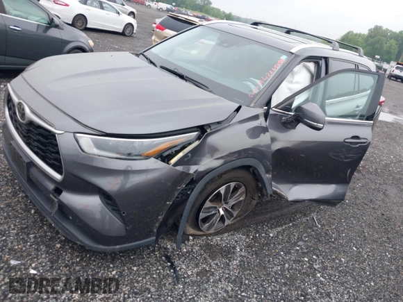 2021 Toyota Highlander XLE with VIN 5TDGZRBH3MS077976, listed as a IAAI auction lot 42265085 with 60,828 mi miles and . Bid and sale history available at DreamBid. Image 2.