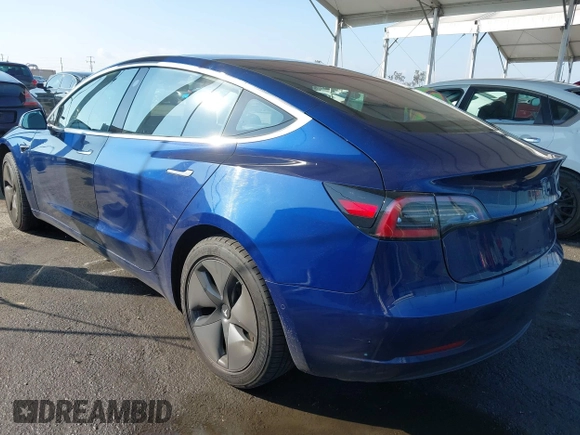 2018 Tesla Model 3 Long Range Battery z VIN 5YJ3E1EA8JF014706, wystawiony jako IAAI lot #41453650 z przebiegiem 68 037 mil mil oraz . Historia ofert i sprzedaży dostępna na DreamBid. Obrazek 3.