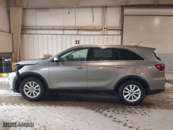 2019 Kia Sorento LX V6 with VIN 5XYPG4A52KG485699, listed as a IAAI auction lot 41711379 with NaN miles. Bid and sale history available at carsss.com. Image 14.