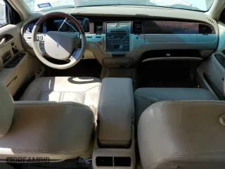 2007 Lincoln Town Car Signature Limited with VIN 1LNHM82V97Y613627, listed as a Copart auction lot 48989505 with 113,786 mi miles and Salvage Title. Bid and sale history available at carsss.com. Image 8.