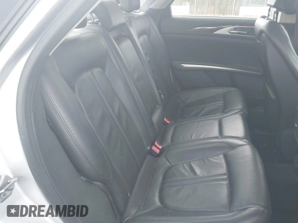 2013 Lincoln MKZ z VIN 3LN6L2G98DR803528, wystawiony jako IAAI lot #42573341 z przebiegiem 140 006 mil mil oraz . Historia ofert i sprzedaży dostępna na DreamBid. Obrazek 8.