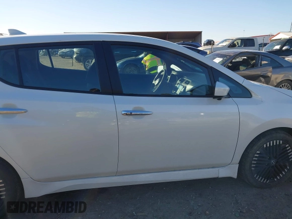 2023 Nissan LEAF SV Plus z VIN 1N4CZ1CV4PC558920, wystawiony jako IAAI lot #41332755 z przebiegiem 15 893 mil mil oraz . Historia ofert i sprzedaży dostępna na DreamBid. Obrazek 13.