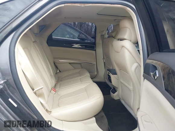 2015 Lincoln MKZ z VIN 3LN6L2JK4FR623686, wystawiony jako IAAI lot #41721095 z przebiegiem 197 922 mil mil oraz . Historia ofert i sprzedaży dostępna na DreamBid. Obrazek 8.