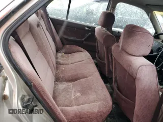 1993 Honda Accord z VIN 1HGCB7658PA174195, wystawiony jako Copart lot #79963544 z przebiegiem 157 911 mil mil oraz Czysty tytuł • Clean title. Historia ofert i sprzedaży dostępna na DreamBid. Obrazek 10.