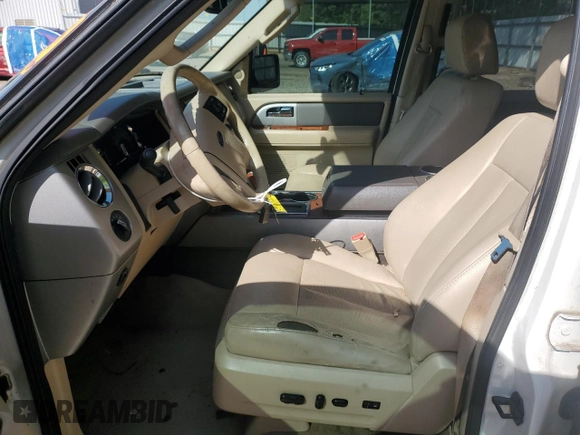 2008 Ford Expedition Eddie Bauer z VIN 1FMFU17518LA16767, wystawiony jako Copart lot #53428865 z przebiegiem 400 310 mil mil oraz Szkody całkowita. Historia ofert i sprzedaży dostępna na DreamBid. Obrazek 7.