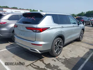 2024 Mitsubishi Outlander SE z VIN JA4J3VA83RZ027953, wystawiony jako IAAI lot #42280038 z przebiegiem 32 733 mil mil oraz . Historia ofert i sprzedaży dostępna na DreamBid. Obrazek 4.