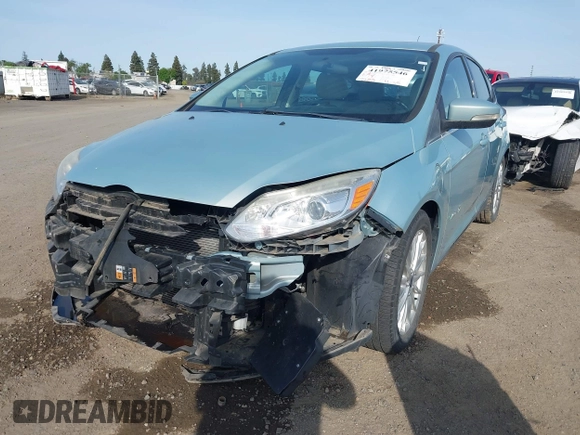2014 Ford Focus Electric z VIN 1FADP3R41EL238035, wystawiony jako IAAI lot #41975546 z przebiegiem 72 873 mil mil oraz . Historia ofert i sprzedaży dostępna na DreamBid. Obrazek 18.