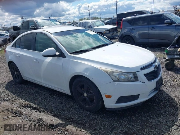 2014 Chevrolet Cruze 1LT z VIN 1G1PC5SB9E7115253, wystawiony jako IAAI lot #41923584 z przebiegiem 127 803 mil mil oraz . Historia ofert i sprzedaży dostępna na DreamBid. Obrazek 1.