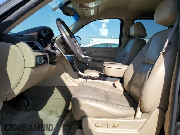 2010 Cadillac Escalade z VIN 1GYUCAEF6AR137334, wystawiony jako Copart lot #87474464 z przebiegiem 247 190 mil mil oraz Czysty tytuł • Clean title. Historia ofert i sprzedaży dostępna na DreamBid. Obrazek 7.