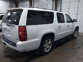 2008 Chevrolet Suburban LT w/3LT with VIN 1GNFK16388J208099, listed as a IAAI auction lot 41710552 with 228,929 mi miles. Bid and sale history available at carsss.com. Image 4.
