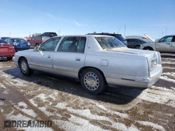 1999 Cadillac DeVille z VIN 1G6KD54Y5XU774986, wystawiony jako Copart lot #50167955 z przebiegiem 151 375 mil mil oraz Czysty tytuł • Clean title. Historia ofert i sprzedaży dostępna na DreamBid. Obrazek 2.