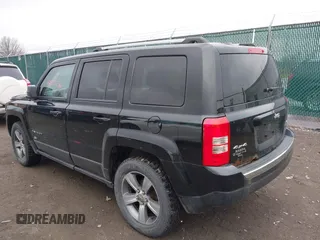 2016 Jeep Patriot Latitude with VIN 1C4NJRFB1GD523904, listed as a IAAI auction lot 42017736 with 164,705 mi miles. Bid and sale history available at carsss.com. Image 3.