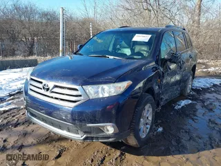 2011 Toyota Highlander with VIN 5TDBK3EH3BS080512, listed as a IAAI auction lot 41638857 with 251,903 mi miles. Bid and sale history available at carsss.com. Image 17.