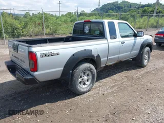2001 Nissan Frontier SE Desert Runner z VIN 1N6ED26T61C303868, wystawiony jako IAAI lot #42698412 z przebiegiem 223 551 mil mil oraz . Historia ofert i sprzedaży dostępna na DreamBid. Obrazek 4.