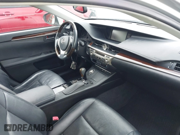 2014 Lexus ES 330 z VIN JTHBK1GG4E2098648, wystawiony jako IAAI lot #42254508 z przebiegiem 99 610 mil mil oraz . Historia ofert i sprzedaży dostępna na DreamBid. Obrazek 5.