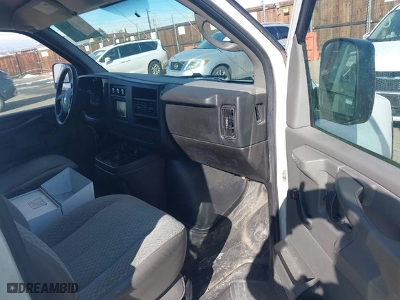 2008 Chevrolet Express Cargo Van with VIN 1GCFG15X781193027, listed as a IAAI auction lot 41403123 with 32,841 mi miles. Bid and sale history available at carsss.com. Image 5.